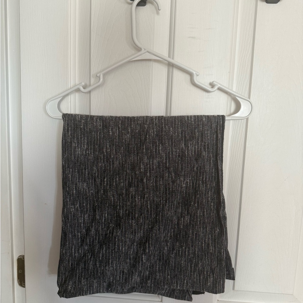 Lululemon athletica Black and Gray Knit Scarf